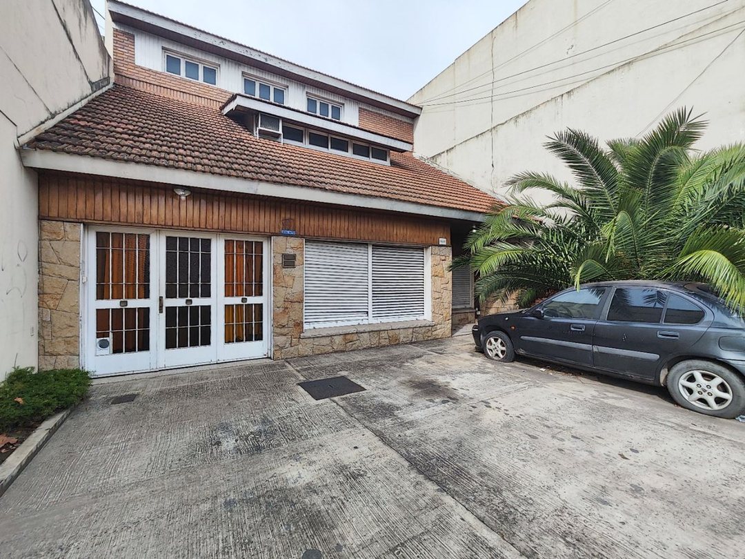 Casa-DOBLE VIVIENDA+ESPACIO PROFESIONAL-Temperley