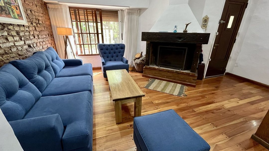 Venta casa 5 amb.– Temperley – Quincho, 2 cocheras