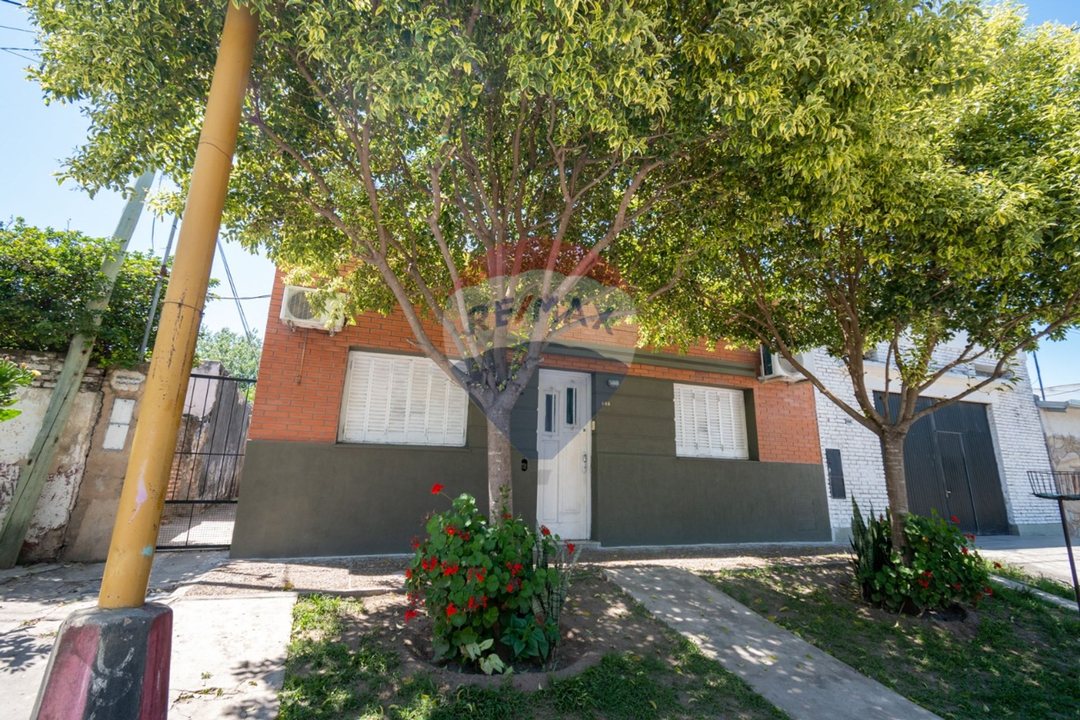 Casa en venta de 3 dormitorios y patio en zona sur