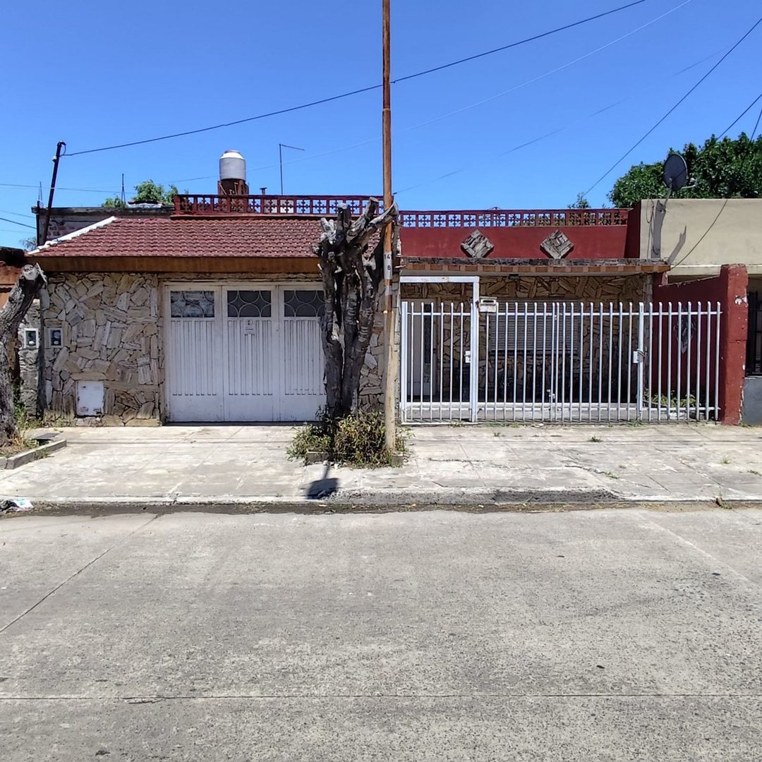 Casa en venta 3 ambientes V. Luzuriaga