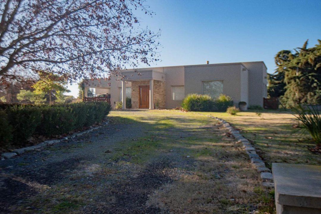 VENTA CASA 3 AMB CARLOS KEEN PRIMAV GOLF C/PILETA