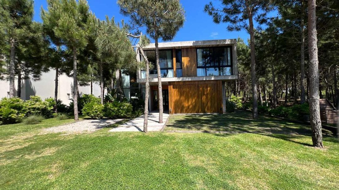 CASA 4 AMBIENTES COSTA ESMERALDA