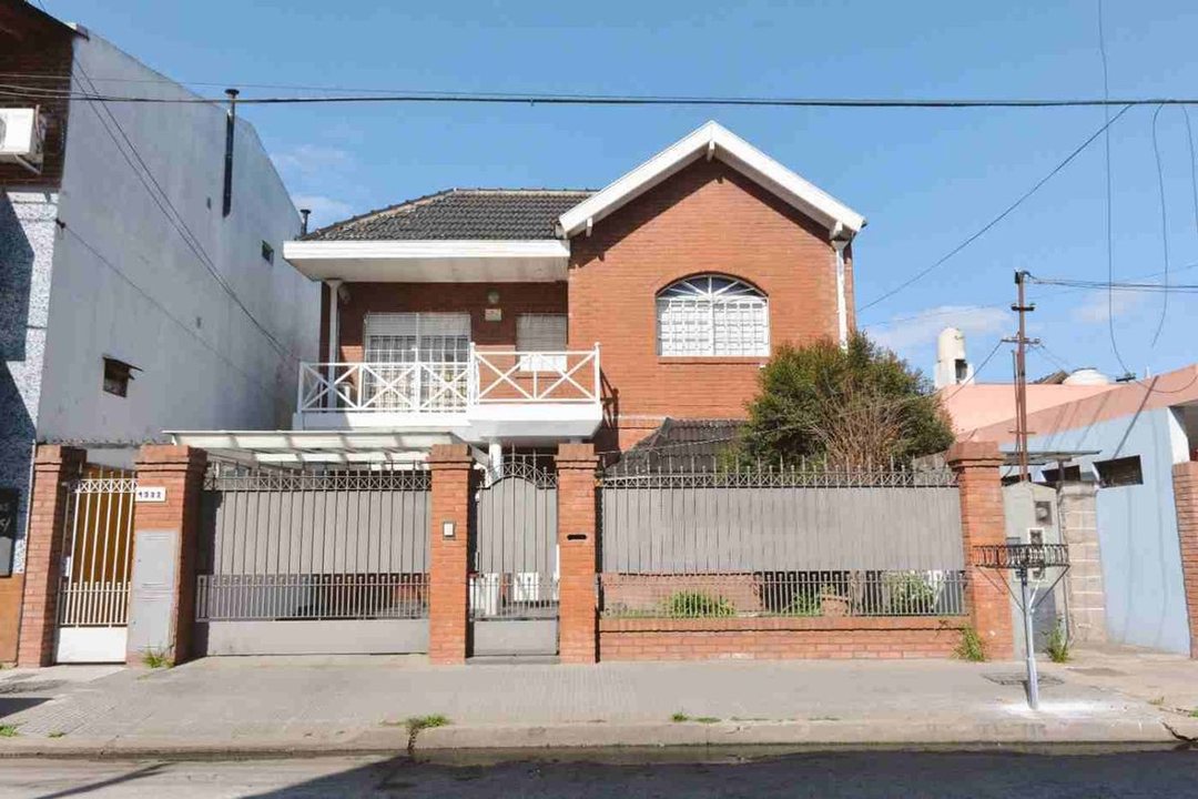 Venta PH tipo casa 4 ambiente Valentín Alsina.