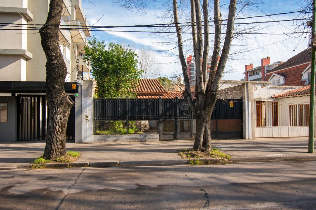 Hermoso chalet de 3 ambientes con quincho y parque