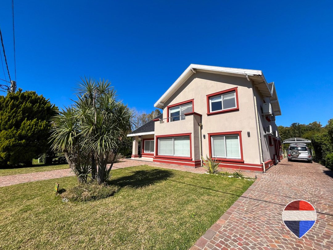 CASA DE 5 AMBIENTES EN VENTA EN LA MARTONA
