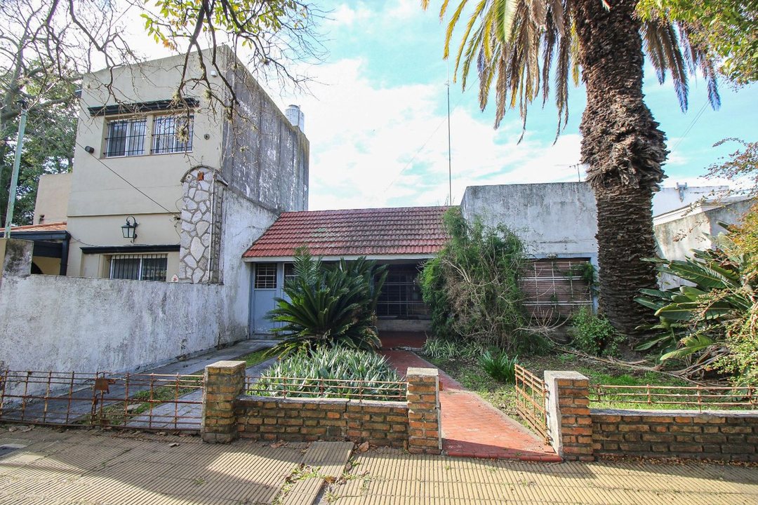 VENTA CASA 3 AMBIENTES A REFACCIONAR - Z. ADROGUE