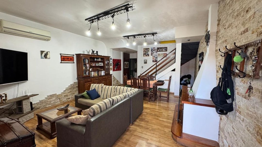 VENTA DUPLEX 4 AMBIENTES E/ INDEPENDIENTE EN MORON