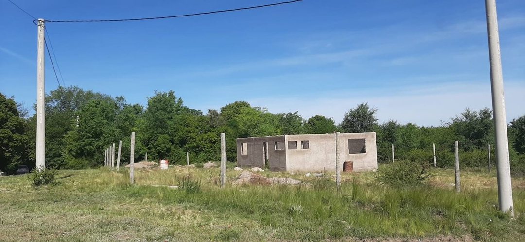 VENTA TERRENO + CASA A TERMINAR EN ESTANCIA GRANDE