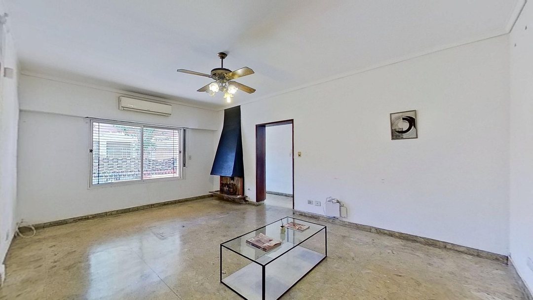 LOTE CASA 3 AMBIENTES VENTA FLORESTA A REFACCIONAR