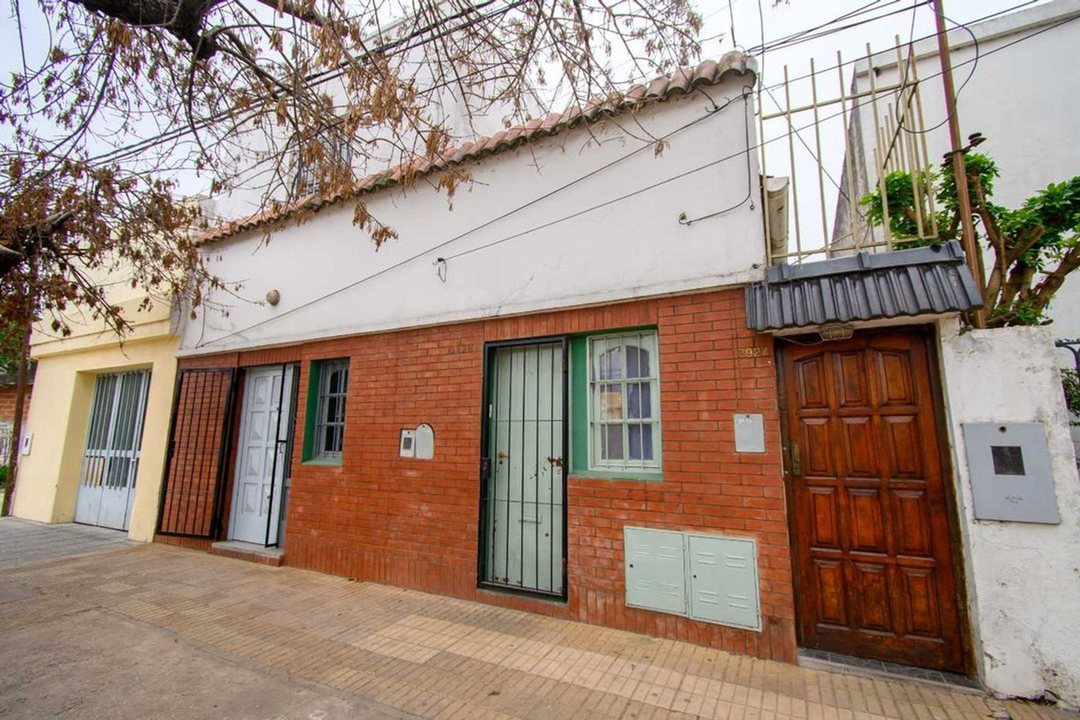 Casa al frente 2 Dorm - Barrio Roma