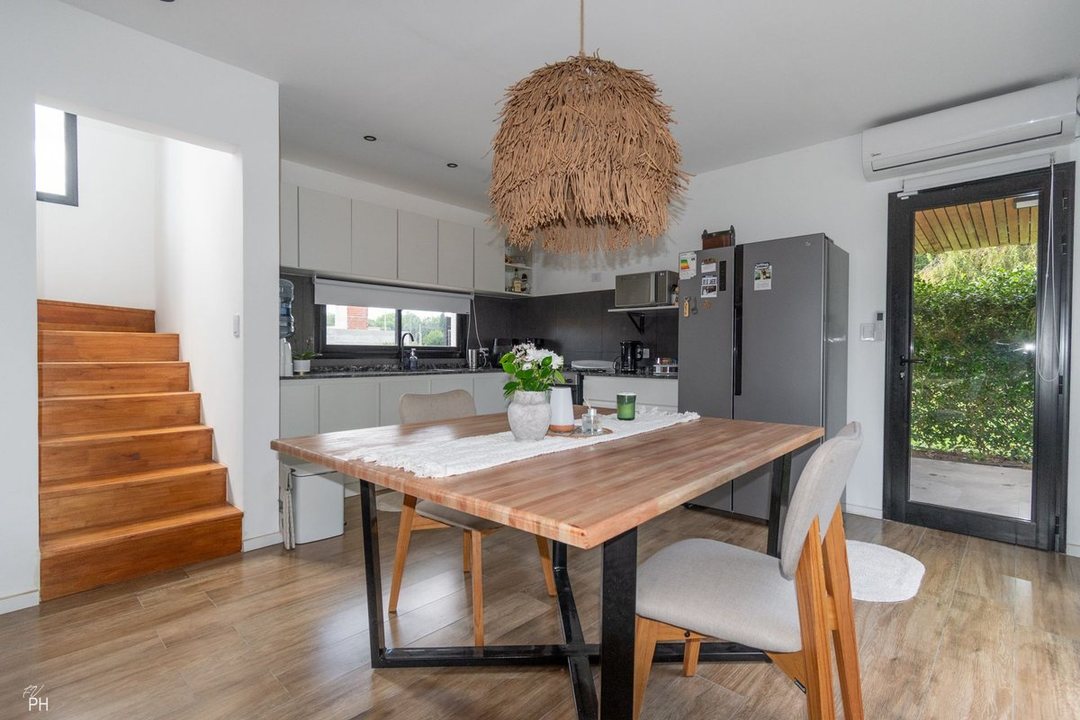 CASA EN VENTA 2 DORM CON COCHERA Y PILETA FUNES