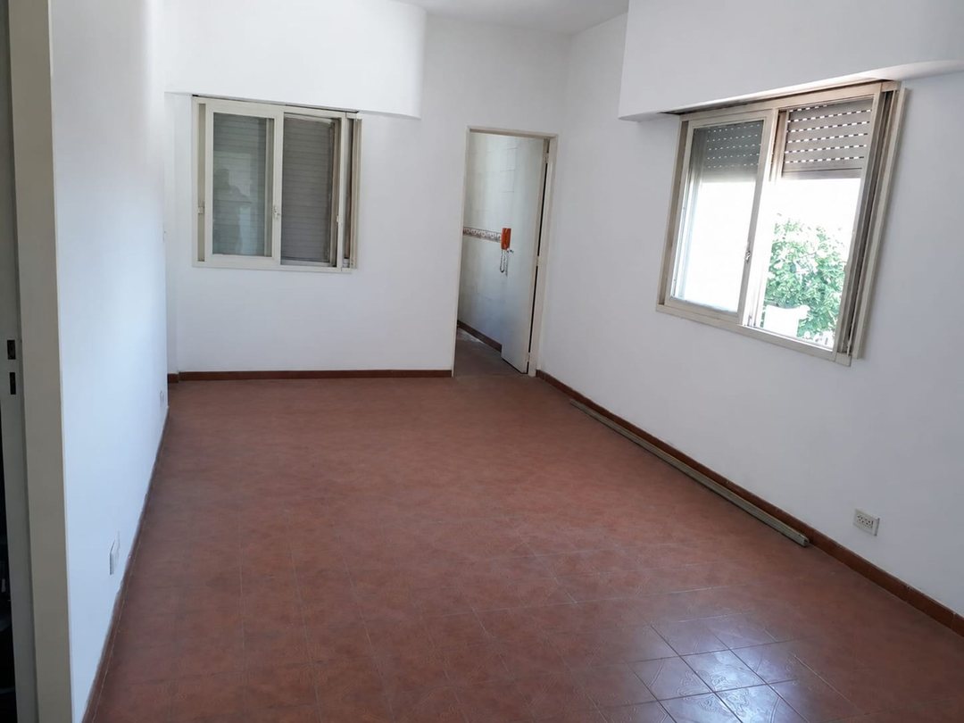 VENTA DEPTO. 2 AMB. CASEROS PERMUTA