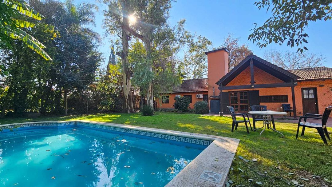 CASA 5 AMB C/ PILETA PARQUE LELOIR APTO CREDITO