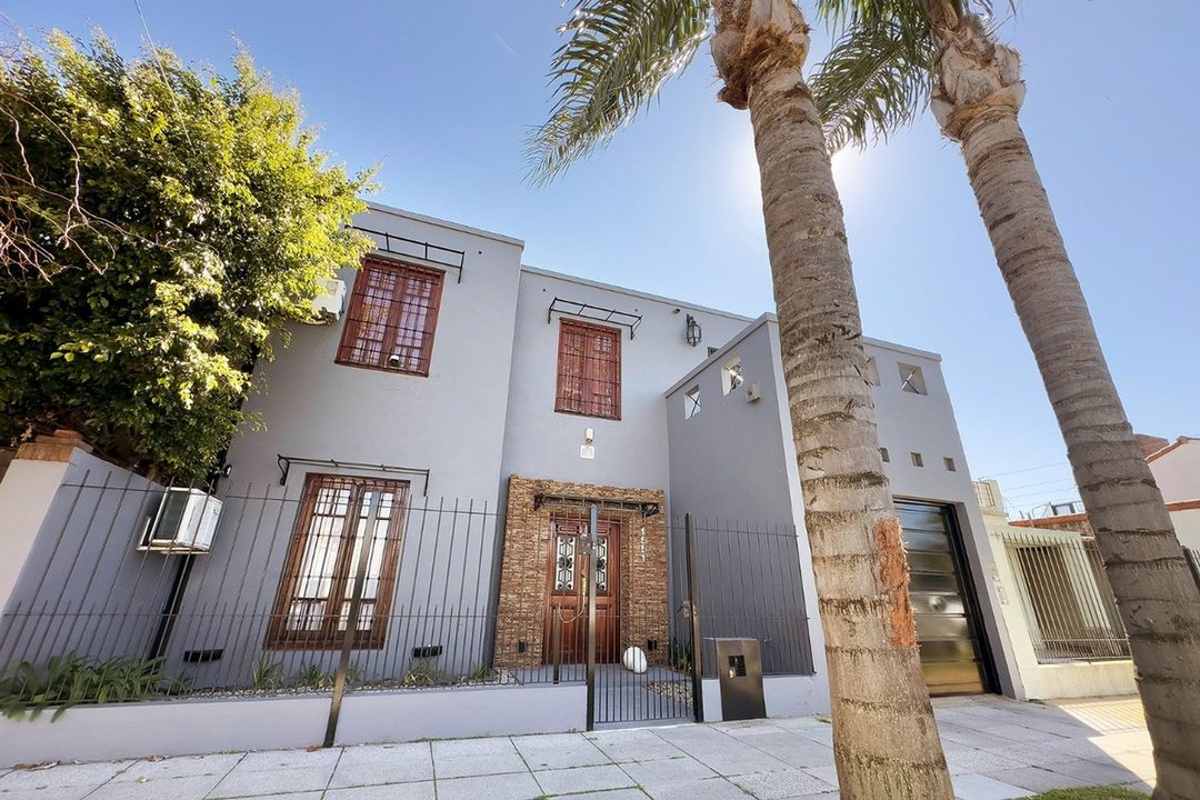 RAMOS MEJIA OPORT VENTA CASA 5 AMB PILETA JDIN GGE