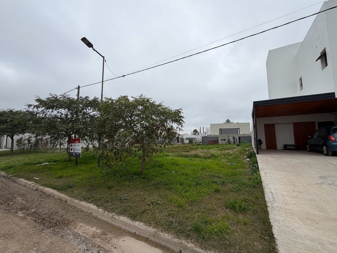 Lote a la Venta en City Bell. Barrio El Quimilar
