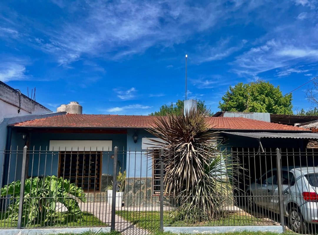 Venta Casa 4 amb San Vicente con garage y jardín.