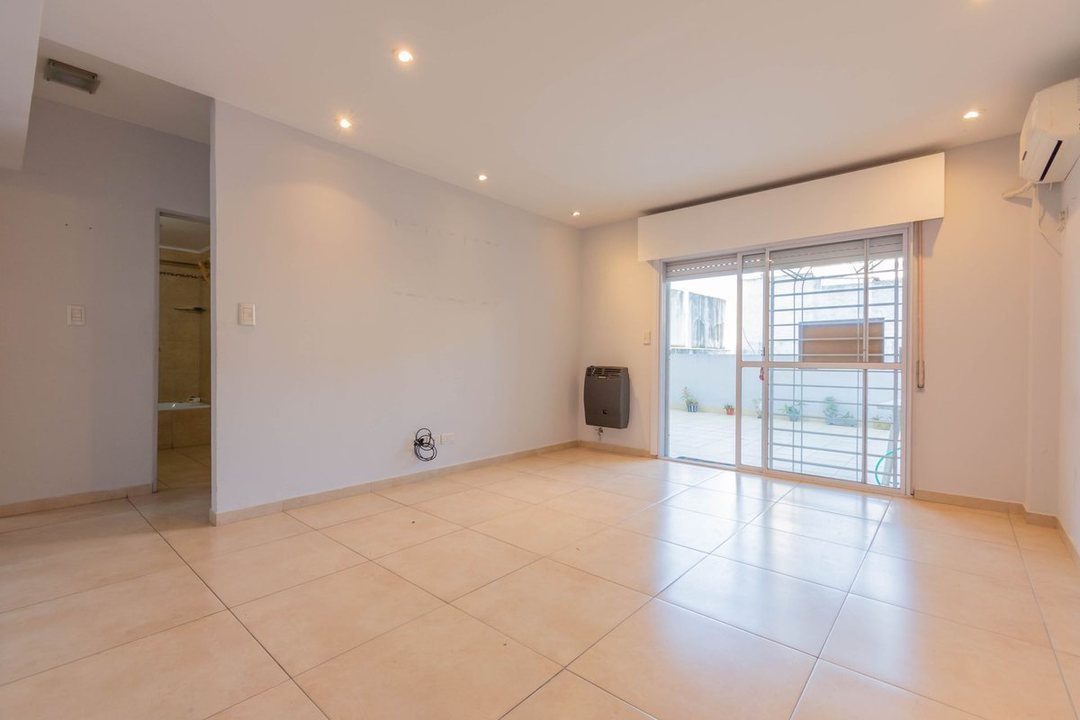 VENTA DEPARTAMENTO 3 AMBIENTES-PATIO VILLA URQUIZA