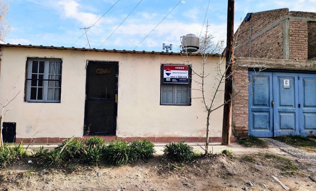 VENTA DE CASA EN CENTENARIO