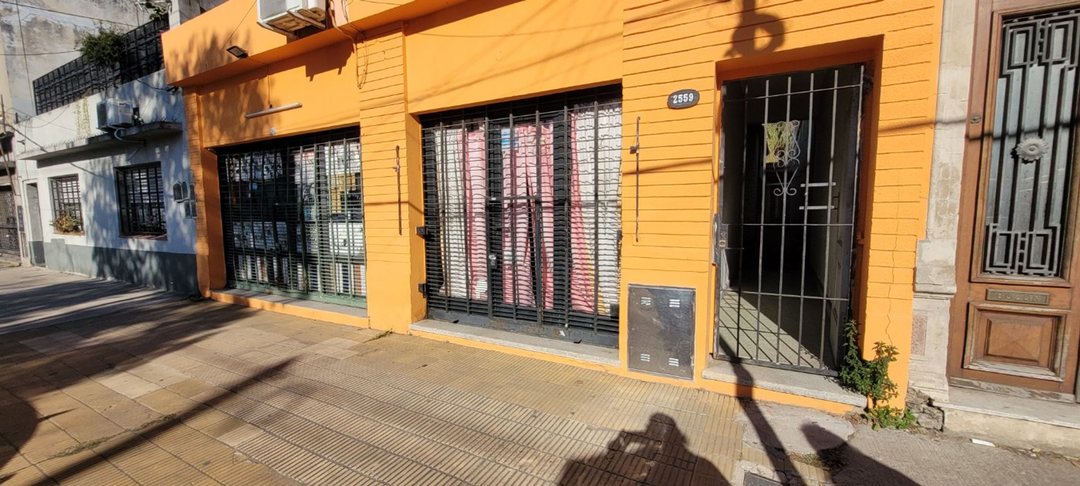 LOCAL COMERCIAL C/CASA 3 AMB. ESCALADA ESTE