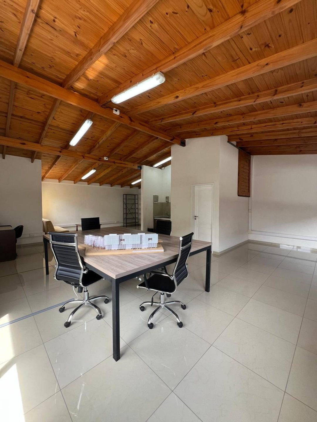 ALQUILER OFICINAS IMPECABLES Y LUMINOSAS MARTINEZ