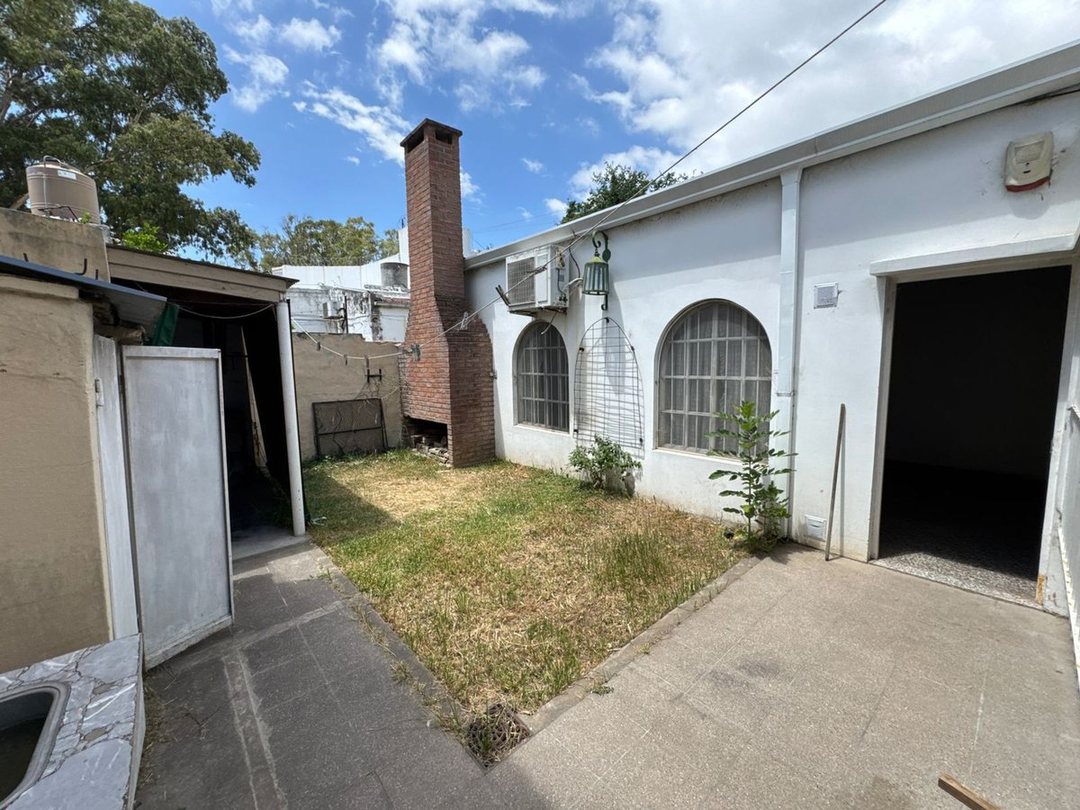 CASA EN VENTA LA PLATA 2 DORMITORIOS