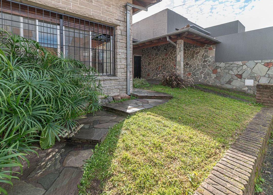 Chalet 4 ambientes con jardín en Olivos Golf