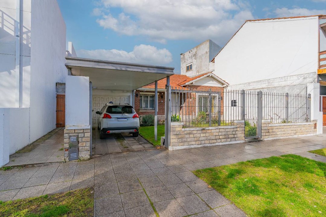 VENTA PH TIPO CASA  AL FRENTE JARDIN PARQUE LURO
