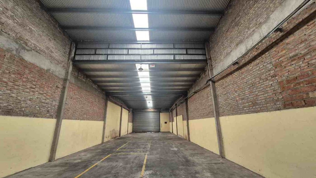 ALQUILER Galpon Parabolico 800 m2 sobre colectora