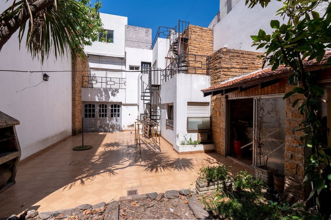 VENTA 2 CASAS CONSTITUCION PARQUE COCHERA BALCON