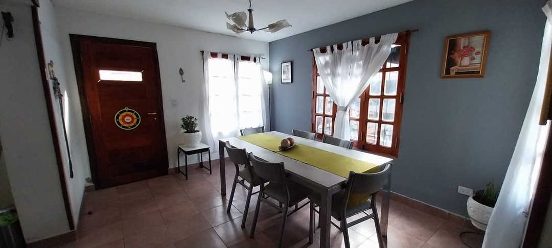 Venta Casa + Depto 2 amb con amplio parque-garage
