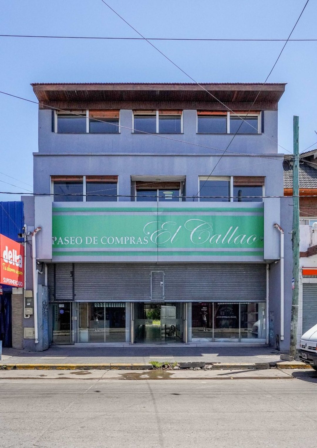 VENTA GALERIA DE LOCALES + CASA 6 AMB GRAND BOURG