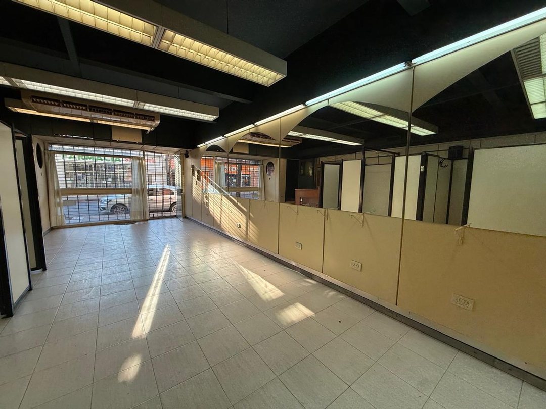 VENTA LOCAL COMERCIAL ZONA ESTRATEGICA- PATERNAL