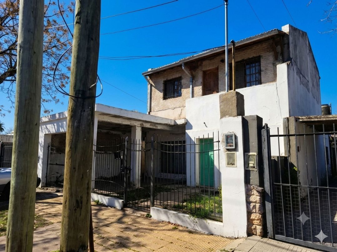 VENTA CASA 2 PISOS APTA CREDITO PADUA 5 Cdras Sur