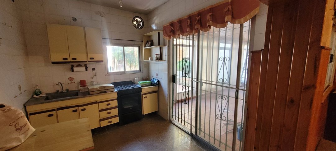 CASA 3 Amb. CON LOCAL COMERCIAL, ESCALADA ESTE