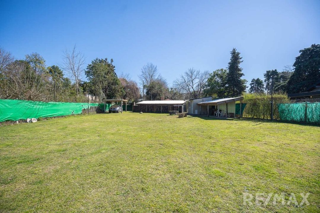 Venta Lote Barrio Robles del Monarca con mejoras