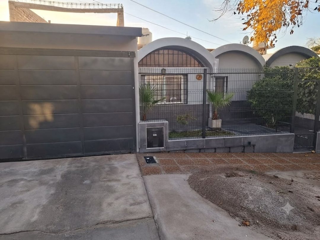 VENTA CASA 2 DORM. COCHERA APTA CRÉDITO GODOY CRUZ