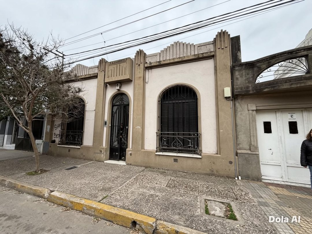 VENTA DE CASA CENTRICA 3 DORMITORIOS SAN NICOLAS D