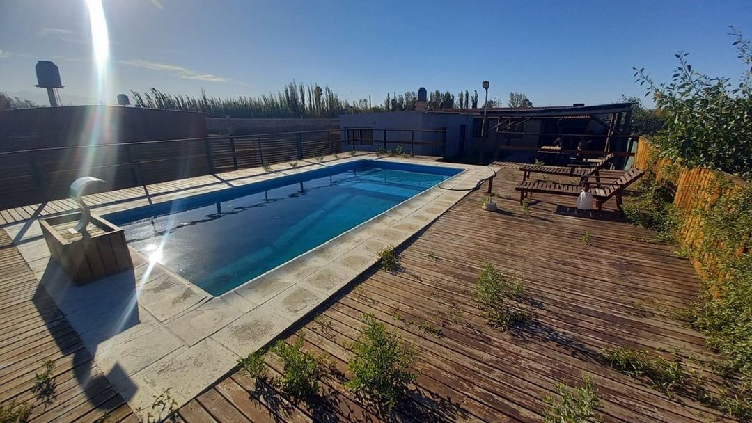 Venta de casa con pileta, Guaymallén