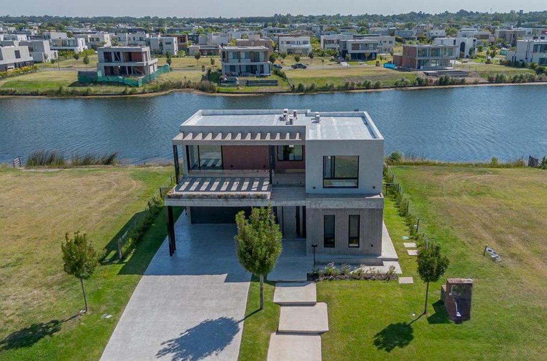 VENTA CASA EN PUERTOS DEL LAGO RIBERA A LA LAGUNA