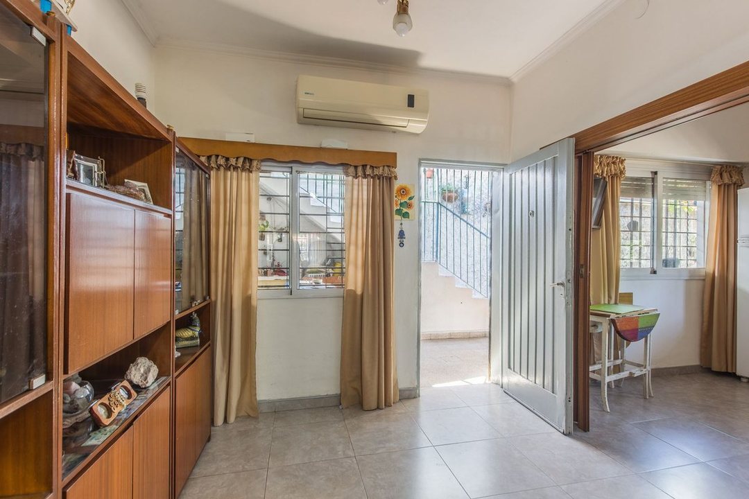 VENTA CASA 2 AMB +1  EN PALOMAR C/COCHERA Y PATIO