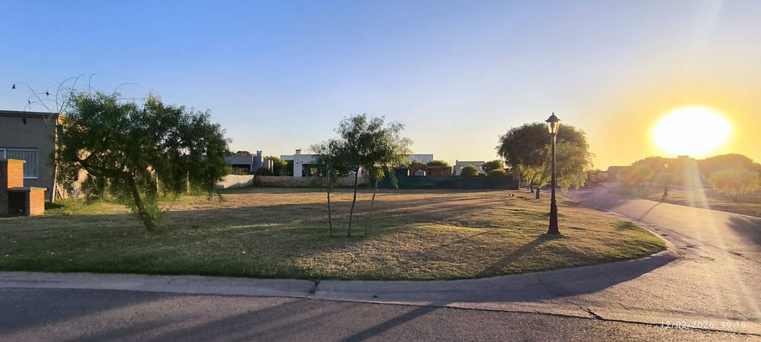 Lote en Pilar del Este. 663 m". U$D 48.000