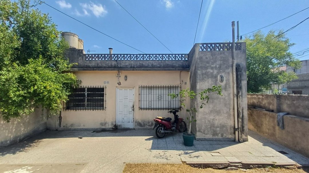 CASA S/ LOTE DE 410MT2 A REFAC - USD57000 Y CUOTAS