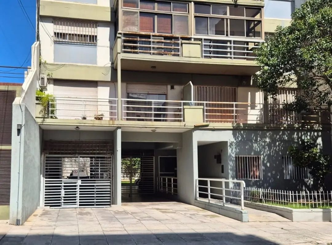 VENTA COCHERA CUBIERTA Y FIJA  ALMAGRO