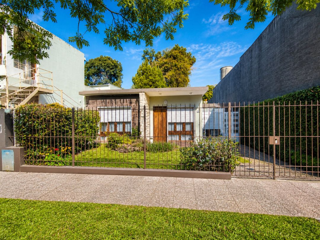 VENTA  CASA 3 AMBIENTES EN BERNAL – APTO CRÉDITO