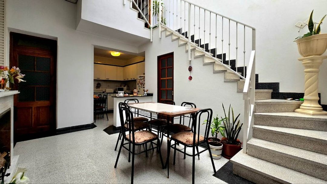 CASA VENTA 3 AMBIENTES MAS DEPENDENCIA COCHERA