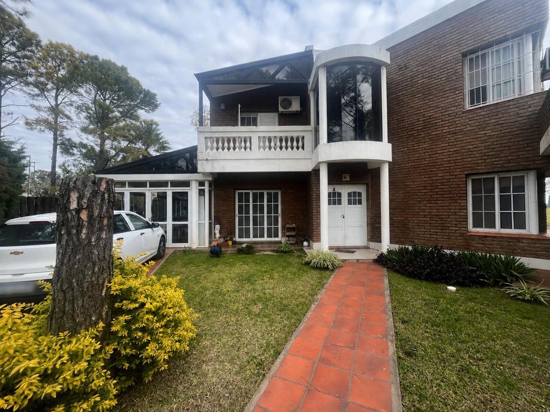 Se vende casa en Country El Pinar