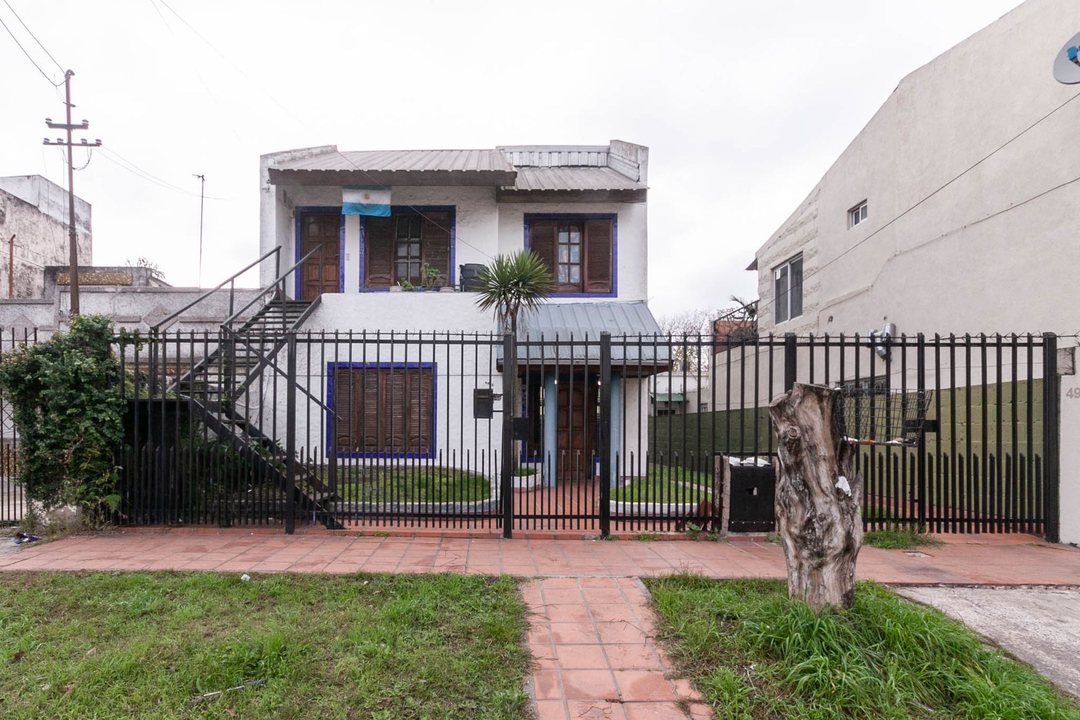 VENTA VIVIENDA MULTIFAMILIAR GARAGE PATIO LANUS