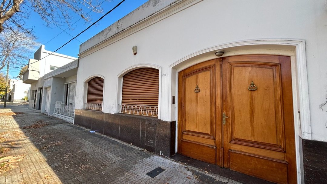 Venta de Casa de 2/3 dormitorios con cochera.
