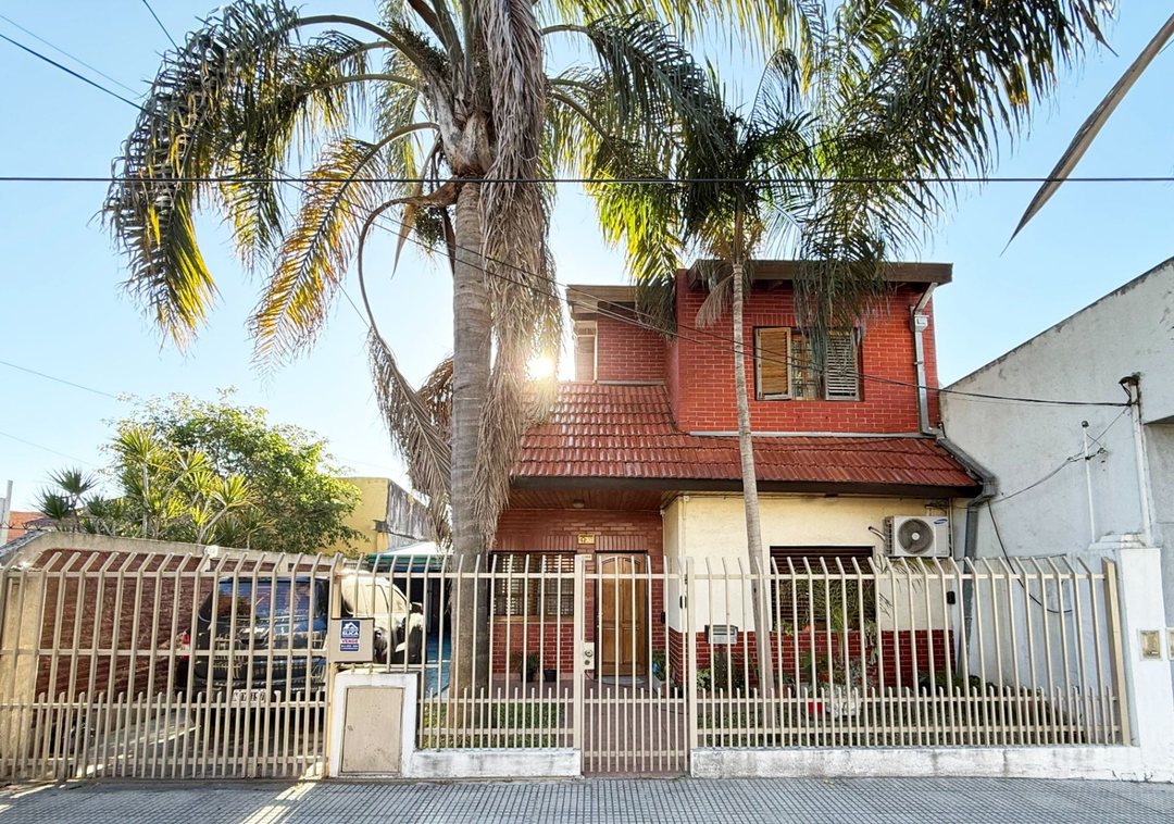 VENTA CASA 4 AMB COCHERA, PATIO, QUINCHO SAN JUSTO