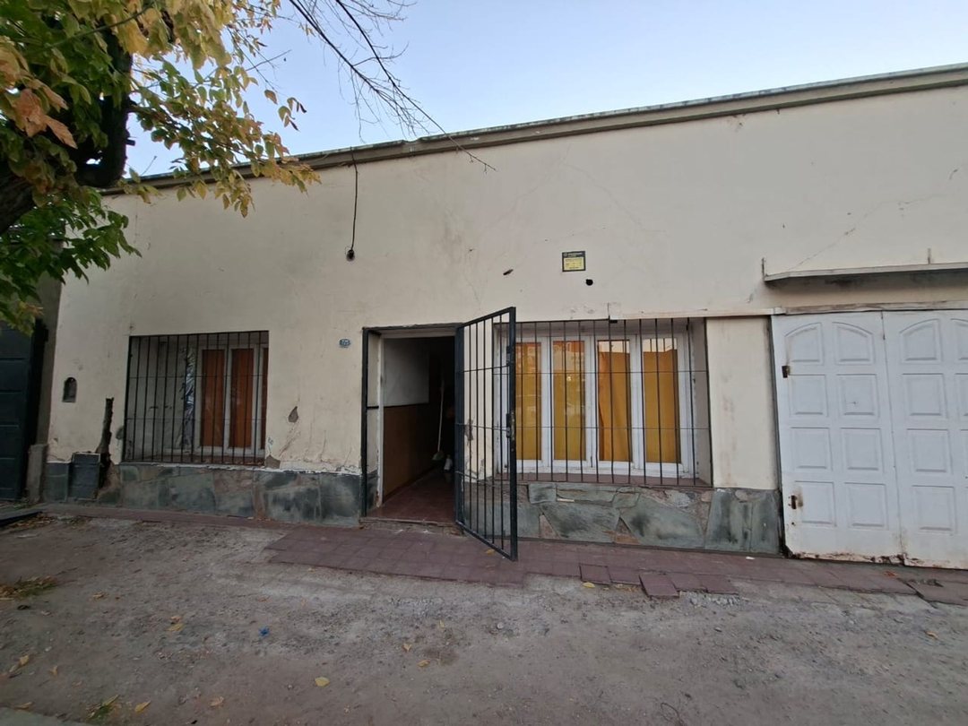 CASA EN VENTA A RECICLAR – DORREGO, GUAYMALLÉN